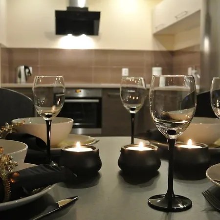 City House - Golden Apartment