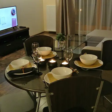 City House - Golden Apartment