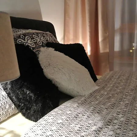 City House - Golden Apartment